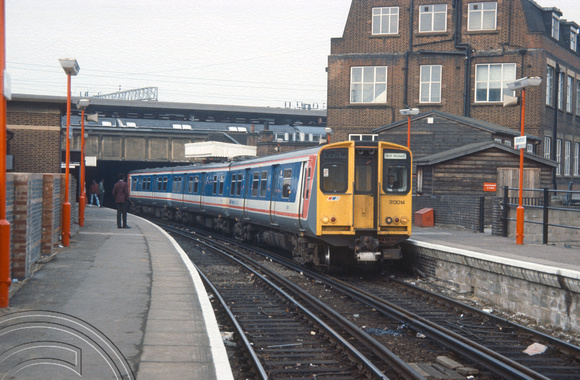 0282. 313014. Richmond - North Woolwich service. Stratford Low Level. 2.12.1989