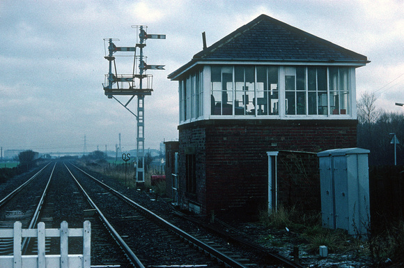 0319. Winning Junction signalbox. 27.12.1989.+