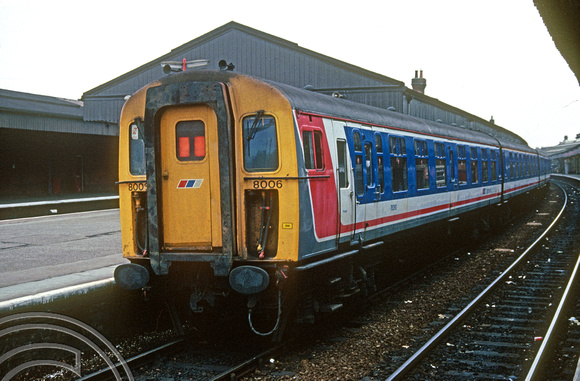 0366. 8006. Rear of the 13.18 to Waterloo.  Salisbury. 30.12.1989