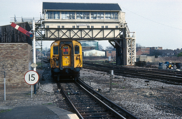 0492. 1557 and signalbox. Caterbury West. 24.2.1990