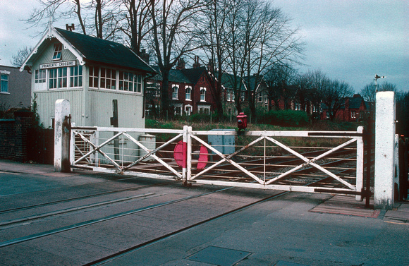 0524. Friargate Crossing signalbox. Grimsby. 05.03.1990