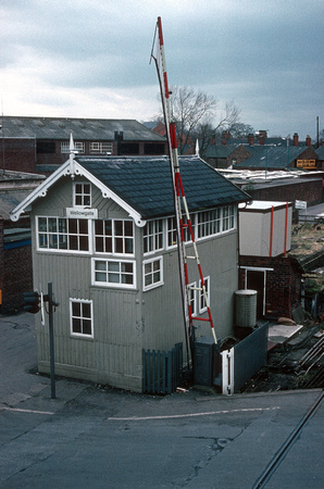 0518. Wellowgate signalbox. Grimsby. 05.03.1990