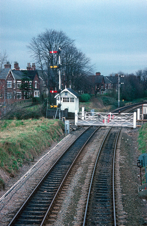 0522. Friargate Crossing signalbox. Grimsby. 05.03.1990