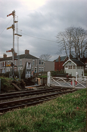 0523. Friargate Crossing signalbox. Grimsby. 05.03.1990