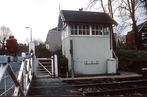 0526. Friargate Crossing signalbox. Grimsby. 05.03.1990