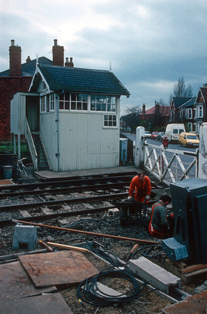 0529. Littlefield Crossing signalbox. Grimsby. 05.03.1990