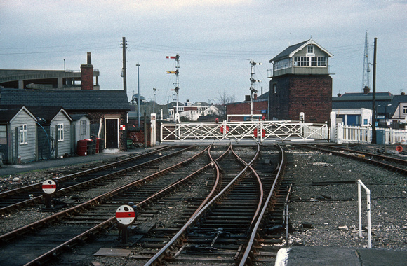 0533. View of Town station and Garden St signalbox. Grimsby. 05.03.1990