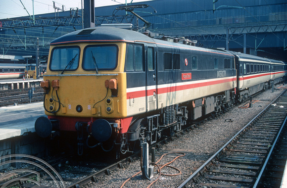 0759. 87001. 14.00 to Manchester Piccadilly. London Euston. 21.04.1990