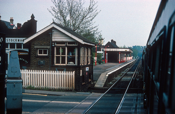 0787. Reigate signalbox. Redhill - Dorking line. 22.04.1990