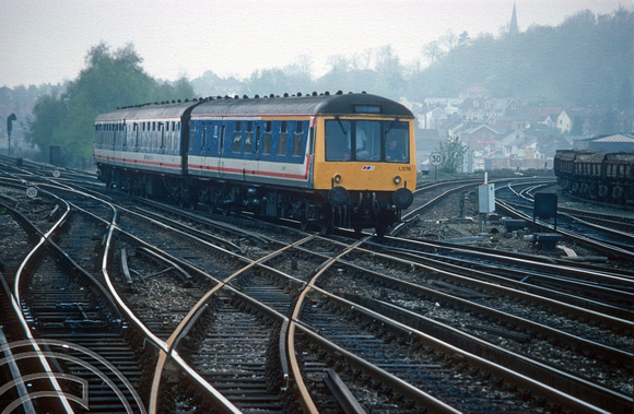 0777. L576  51062. 59421. 51090. On a Gatwick - Redhill service. Redhill. 22.04.1990