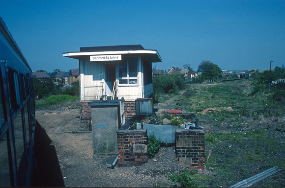 0805. Bedford St Johns signalbox. Bedford - Bletchley. 28.04.1990
