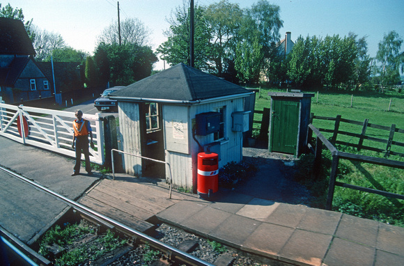 0816. Aspley Guise cabin. Bedford - Bletchley. 28.04.1990