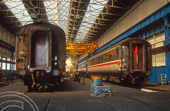 02929. Inside the carriage lifting shop. Old Oak Common open day. 18.08.1991
