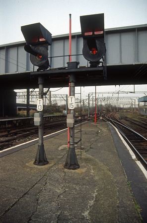 03065. In the last week before closure. Tilbury Riverside. November.1992