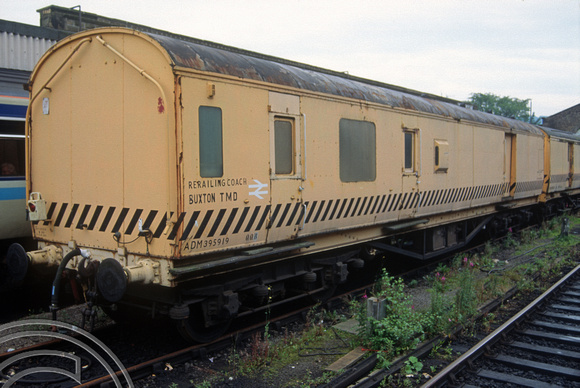 03462. ADM395919. rerailing coach. Ex LMS M5822M (Derby 1936). Buxton. 19.08.1993