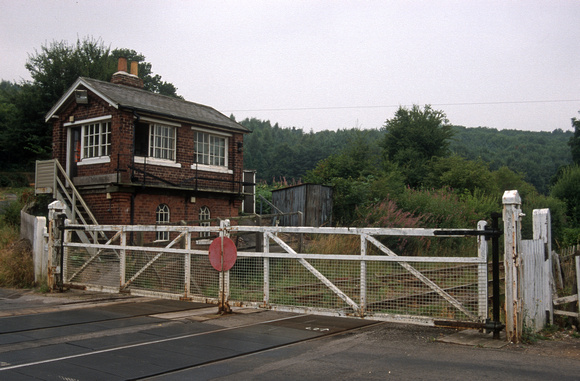 07037. Signalbox. Kirkham Abbey. 05.08.1999
