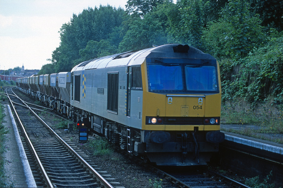 07164. 60054. 6L26 Acton - Dagenham stone train. Upper Holloway. 20.08.1999