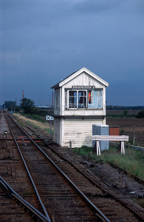 07237. Forders sidings signalbox. 22.09.1999