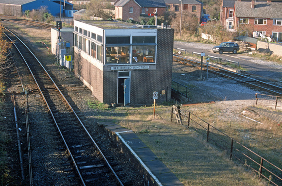07355. Netherfield Junction signalbox. Nottingham. 25.11.1999