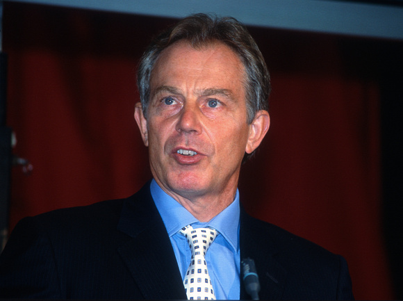 FVT2202. The PM Tony Blair. Red revolution. Euston. 20.09.2004