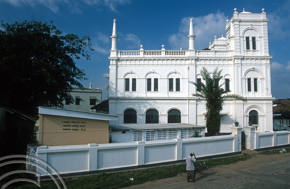 T15083. Mosque that resembles a church - except for the women's annexe. Old town. Galle. Sri Lanka. 13.01.2002