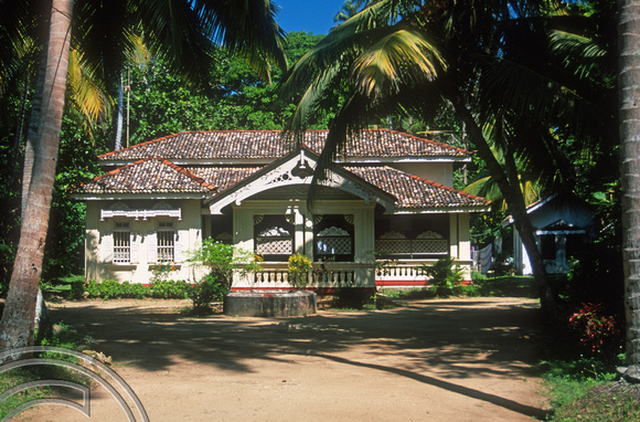 T15060. Traditional bunglalow in secluded location. Mirissa. Sri Lanka. 13.01.2002