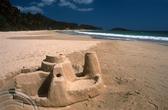 T15065. Sandcastle on a deserted beach. Mirissa. Sri Lanka. 13.01.2002