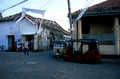 T15119. Auto rickshaws wait for trade. Old town. Galle. Sri Lanka. 13.01.2002