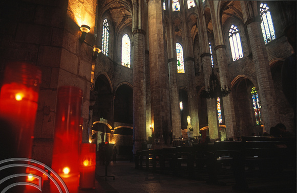 T15291. Inside the Eglesia de Santa Maria del Mar. Barcelona. Spain. 18.04.2003