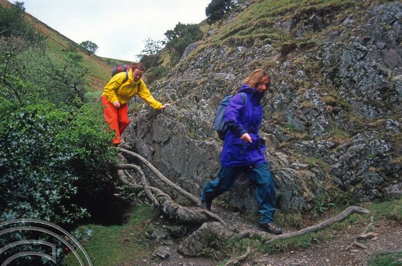 T15447. Lynn and Karen negotiate a steep path on the Long Mynd. Shropshire. 03.05.2003