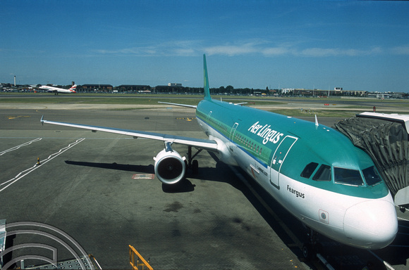T15598. Aer Lingus Airbus A321. EI-CPC. Heathrow - Shannon flight. Heathrow. London. 13.06.2003