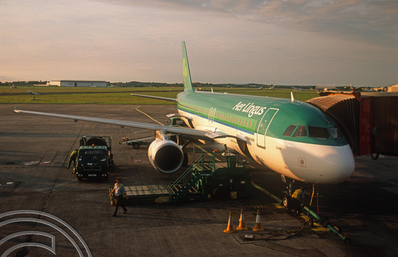 T15595. Aer Lingus Airbus A320. EI CVA. 21.30 flight to Heathrow. Shannon airport. Limerick. Ireland. 15.06.2003