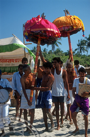 T9521. Setting up the umbrellas. Arambol. Goa India. 05.02.2000