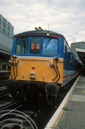 04175. 73126 removing the ECS. London Victoria. August.1994