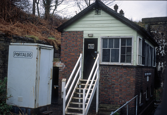 04382. Neath and Brecon Junction signalbox. Neath. Wales. 11.03.1995