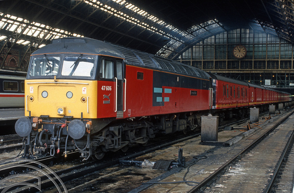 3546. 47606. Waiting for the night shift. St Pancras. 01.10.93