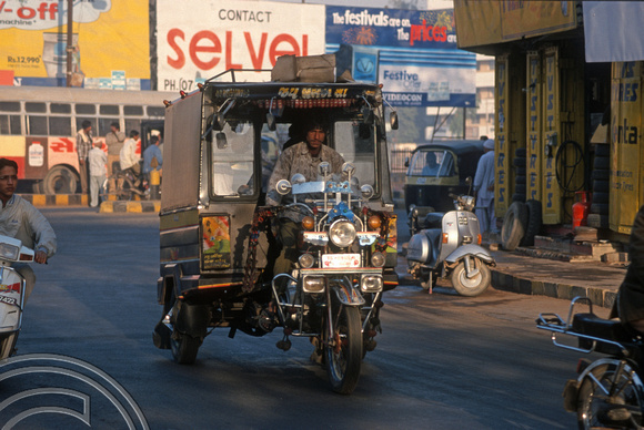 T9636. Motorcycle taxi. Rajkot. Gujarat. India. 11.02.2000