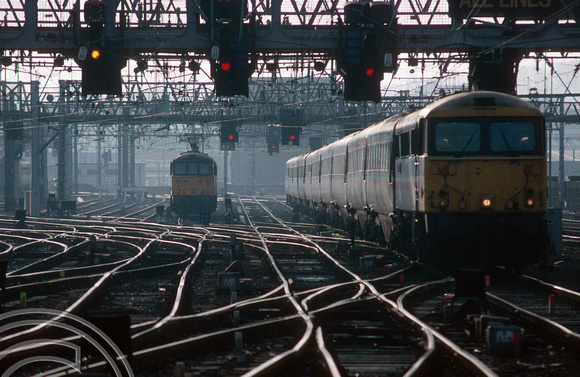 3595. Trains approaching the station. Glasgow Central. 27.11.93