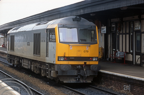 04513. 60079. Running round an MGR to Didcot PS. Didcot. 03.04.1995