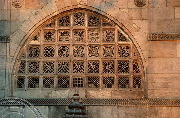 T9686. Carved windows. Sidi Saiyad Mosque. Ahmedabad. Gujarat. India. 14.02.2000.