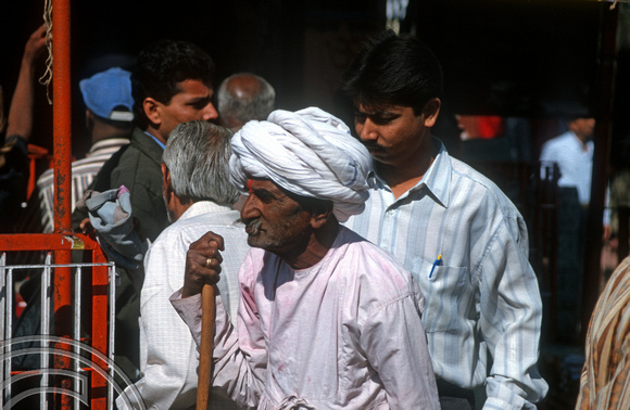 T9715. Old man in village clothing. Ahmedabad. Gujarat. India. 15.02.2000