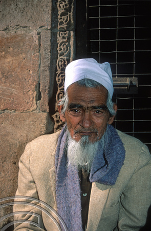 T9721. Old Moslem man. Ahmedabad. Gujarat. India. 15.02.2000