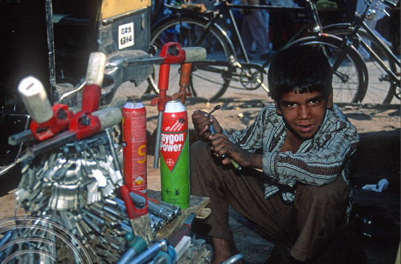 T9722. Boy who cuts and sells keys. Ahmedabad. Gujarat. India. 15.02.2000