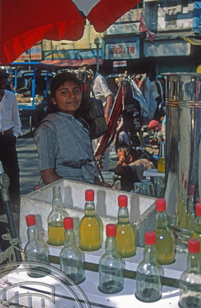 T9723. Girl selling drinks. Ahmedabad. Gujarat. India. 15.02.2000
