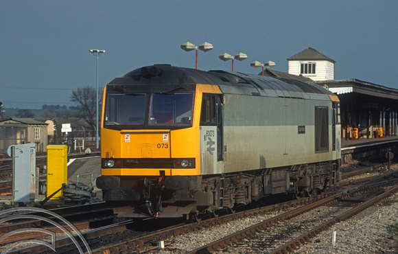04543. 60073. Running round an MGR train to Didcot PS. Didcot. 03.04.1995