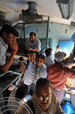 DG77462. Crowded train. Miyagam Karjan Jn. Gujarat. India. 26.3.11.