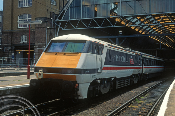 04609. 91017. Failed on the 08.30 from Newcastle. London Kings Cross. 13.05.1995