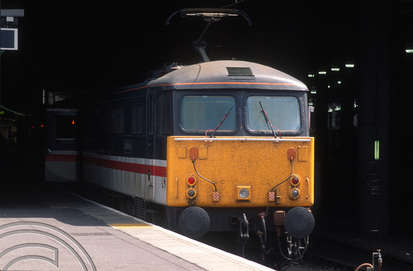 04719. 87020. On a Carlisle service. London Euston. 27.05.1995