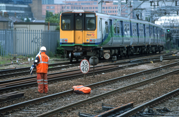09351. 315830 and lookout on a track gang. Bethnal Green. 10.06.2001