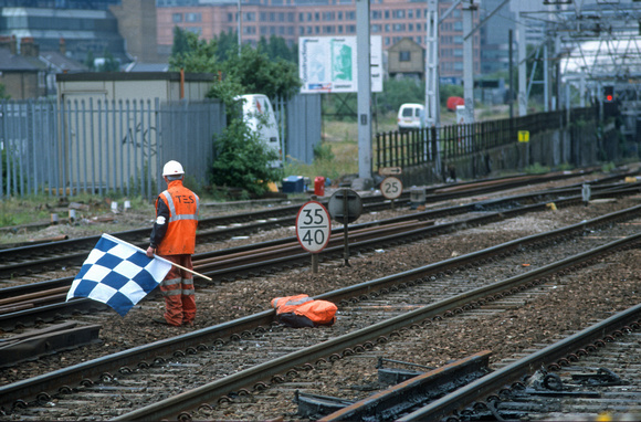 09349. Lookout on a track gang. Bethnal Green. 10.06.2001